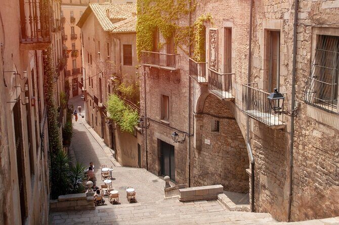 Game of Thrones: Medieval Girona Private Tour with Hotel pick-up - Your guide: where the best days get made