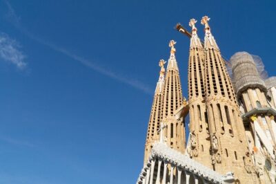 Gaudi and La Sagrada Familia Exterior Self-Guided Audio Tour - Offline audio and language options (plus what to bring)