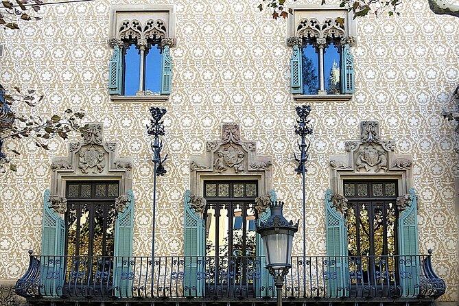 Gaudí and Modernism - Private Walking Tour - Bancs Fanals: read the street the way a modernist would