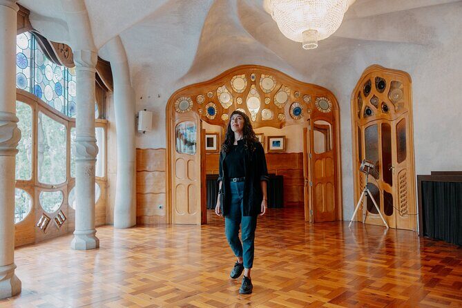 Gaudi Casa Batlló Pre Opening Tour &Skip-the-Line Sagrada Familia - Casa Batlló early access: underwater fantasies, the vertebra staircase, and Gaudí’s thinking