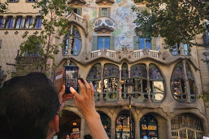 Gaudi houses Private Tour: La Pedrera & Casa Vicens Skip-the-Line - Antic Hospital de la Santa Creu gardens: where the story becomes personal