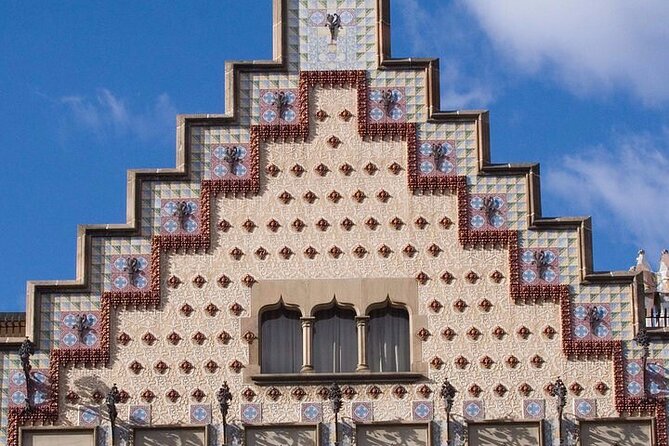 Gaudi Masterpiece: Casa Batlló with Expert Guide and STL Tickets - The Modernisme rivalry behind the facade: Block of Discord