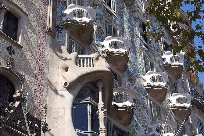 Gaudi Masterpiece: Casa Batlló with Expert Guide and STL Tickets - How the guide changes everything: the storytelling side