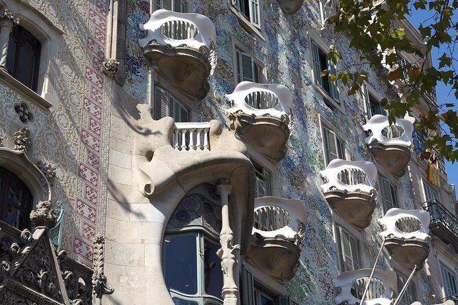 Gaudi's Casa Batlló and La Pedrera with Chocolate Tasting - The quick warm-up: Casa Lleó i Morera and Casa Amatller