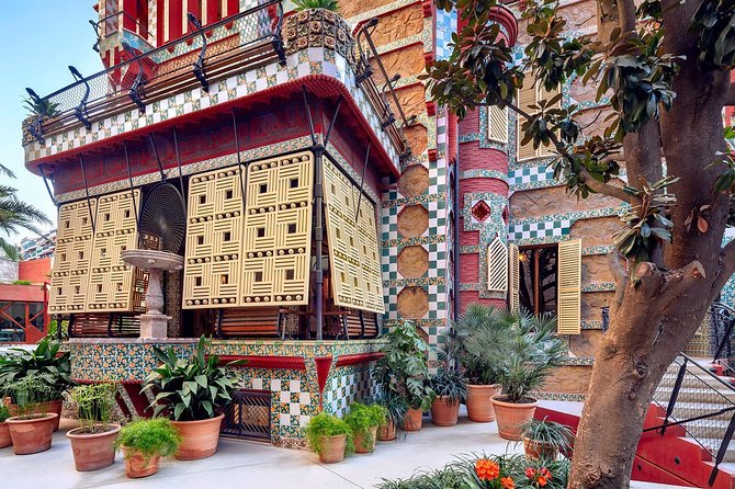 Gaudi´s Casa Vicens Guided Tour - Getting there at Carrer de les Carolines (and not losing time)