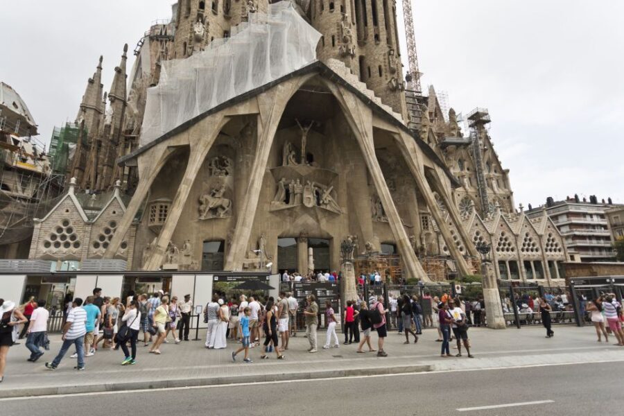 Gaudi's Masterpieces Private Tour in Barcelona - Your Gaudí day, built like a smart route (7 hours)