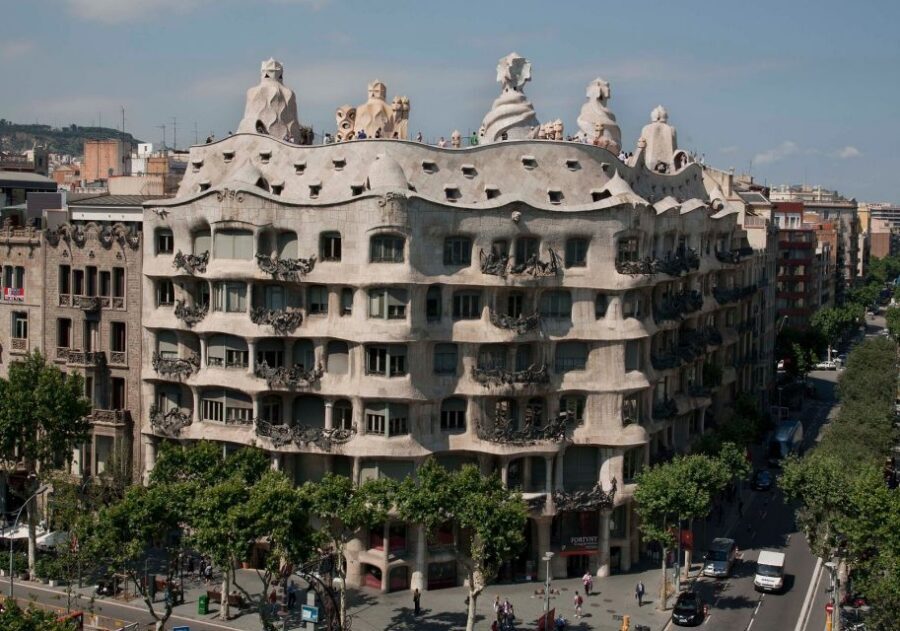 Gaudi's Masterpieces Private Tour in Barcelona - Park Güell: the Art Nouveau park that rewards you with views