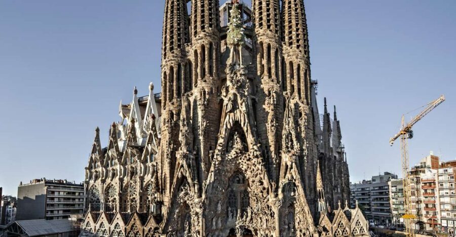 Gaudi's Masterpieces Private Tour in Barcelona - Meeting point reality: no hotel pickup, and you need to find it fast