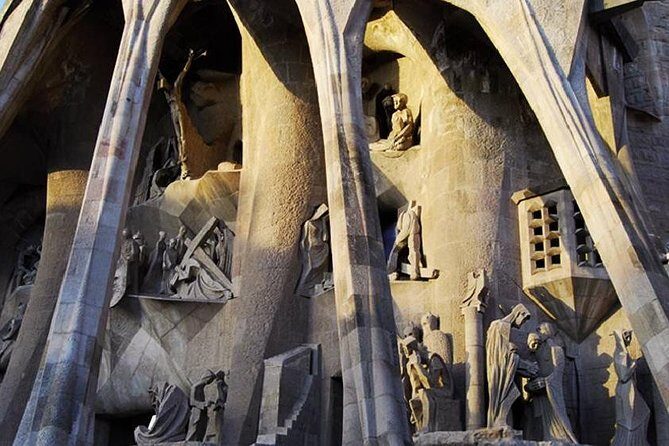 Gaudi's Modernist Legacy: Small Group Walking Tour - Casa Batlló: Color, Fantasy, and the Face of Creative Freedom