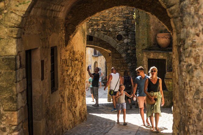Girona and Costa Brava Private Day Trip from Barcelona - Getting from Barcelona: pickup timing and coach comfort