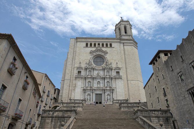 Girona and Dali Museum Full Day tour from Barcelona - Figueres and the Dalí Theatre-Museum: eggs on the roof, genius inside