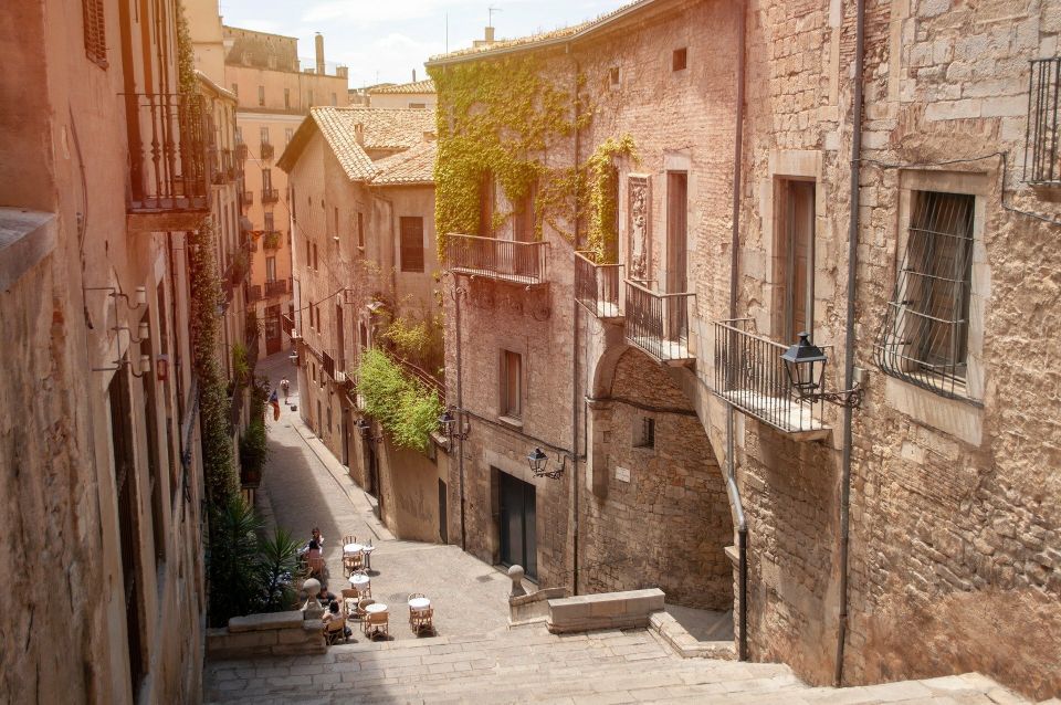 Girona: Guided 2-Hour Walking Tour with Food Tasting - Roman beginnings to medieval layers: what the guide is teaching you as you walk
