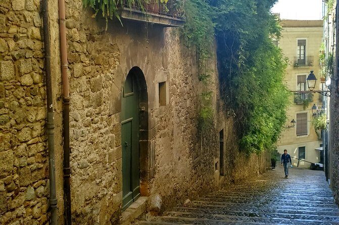 Girona Guided Tour with Cathedral, Arab Baths & St Feliu Basilica - Outside moments that help you read Girona like a map