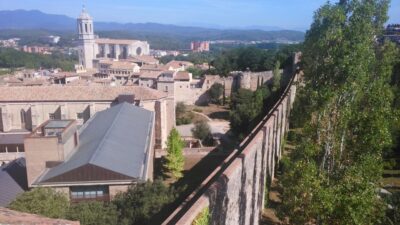 Girona: Jewish Heritage Guided City Tour and Museum Visit - Meeting at Plaça Sant Feliu: How the 2.5 Hours Are Set Up