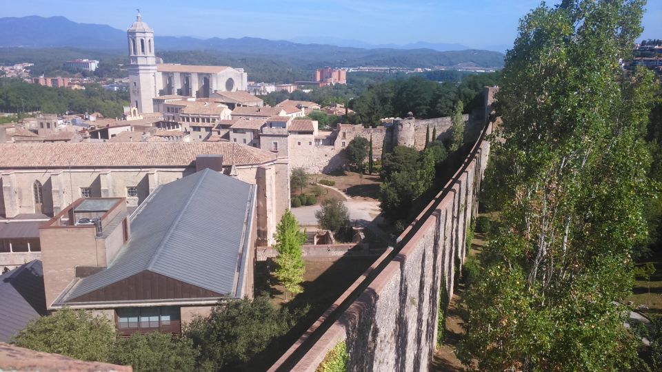 Girona: Jewish Heritage Guided City Tour and Museum Visit - Meeting at Plaça Sant Feliu: How the 2.5 Hours Are Set Up