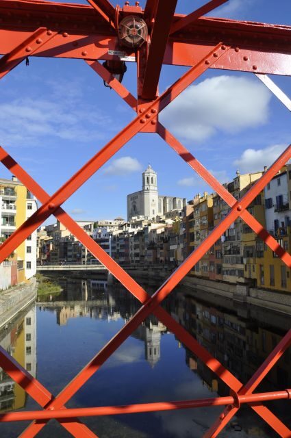 Girona Morning Food Tour & Local Market - Carrer de les Ballesteries: wine and cheese as a real mid-tour reset