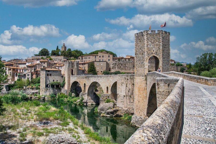 Girona - Private Historic Walking Tour - Basilica of St. Felix: A Castle-Like Church Stop with Stained Glass