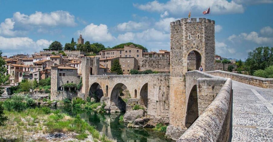 Girona - Private Historic Walking Tour - German Garden: Shaded Ruins, Benches, and a Calm Reset