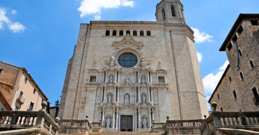 Girona: Self-guided Audio City Tour on Your Phone - Before you go: the download that makes or breaks the day