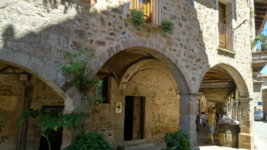 Girona: Volcano Area, Besalú, and Banyoles Lake Tour - Key things you’ll notice on this tour