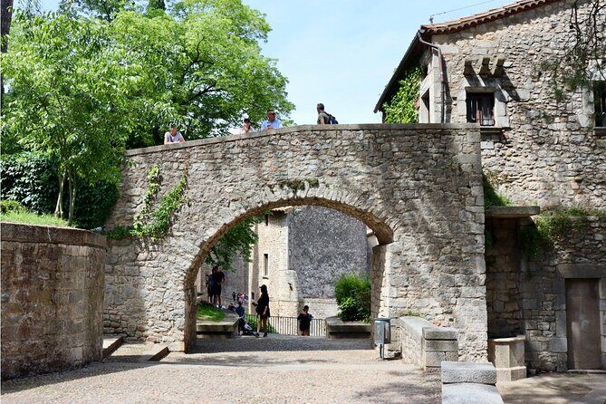 Girona Walking Tour: Explore Top Sights & Hidden Gems - Rambla de la Llibertat and the Pont de les Peixateries Velles