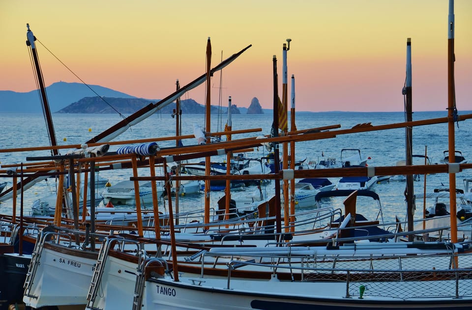 GOLDEN HOUR: SUNSET IN THE COSTA BRAVA - The Cava Toast: A Small Upgrade That Fits the Setting