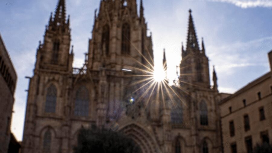 Gothic Quarter and Born District: Photographic Workshop - Stop by stop: murals, the Gothic Cathedral, and Pont del Bisbe