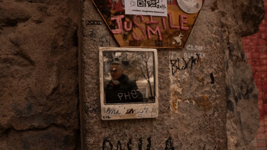 Gothic Quarter and Born District: Photographic Workshop - Printing your favorite shot and creating a unique postcard