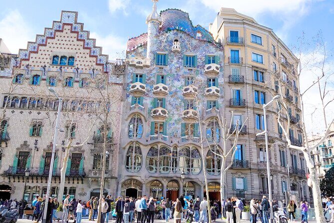 Gothic Quarter and Gaudí Small-Group Tour - Gaudí moments without the museum time
