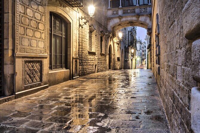 Gothic Quarter Barcelona Tour with Audioguide - Starting at Plaça de Catalunya: the city’s switchboard