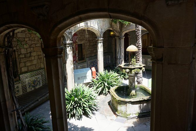 Gothic Quarter & Beyond: Leisurely Local Discoveries - Sant Pere de les Puelles: how a monastery shaped (and got shaped by) the city