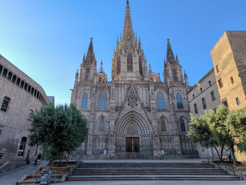 Gothic Quarter & Gaudí's Treasures Small-Group Tour - Eixample District Walk: Seeing the Grid Before Gaudí