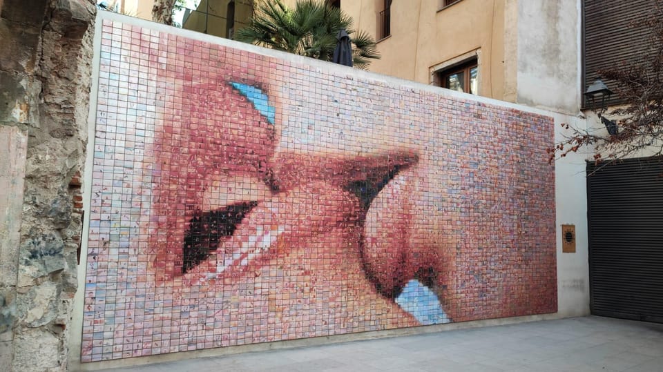 Gothic Quarter & Gaudí's Treasures Small-Group Tour - Casa Batlló Photo Stop and Quick Explanations