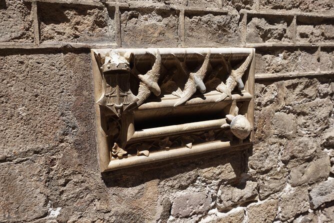 Gothic Quarter Insights & Tapas Experience - Sant Felip Neri and Plaça del Pi: tiny squares, old guilds