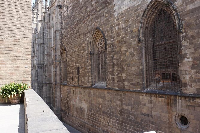Gothic Quarter Insights & Tapas Experience - Santa Maria del Mar and Carrer de Montcada: artisan Barcelona