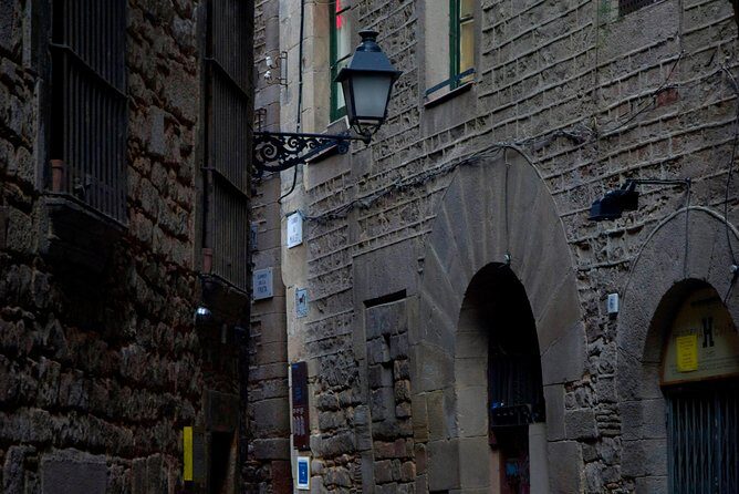 Gothic Quarter Insights & Tapas Experience - Casa de l’Ardiaca and Plaça del Rei: power, privacy, and views