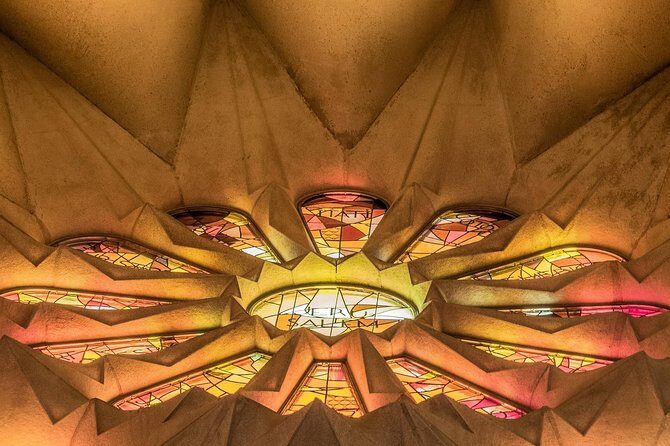 Gothic Quarter Private Tour with Sagrada Familia Skip the Line - Sagrada Familia for 1 Hour 30: Why Skip-the-Line Changes Everything