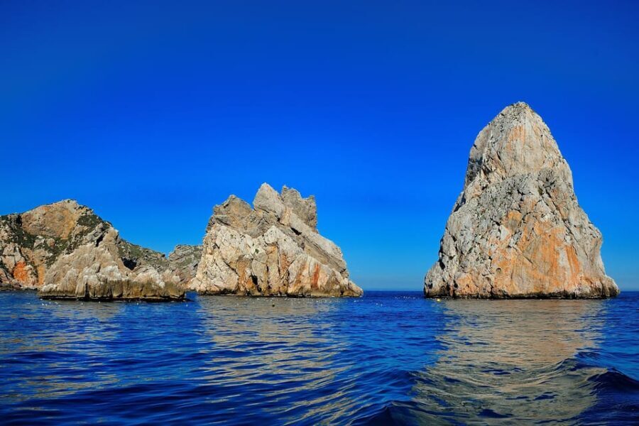 Guided Boat Tour to Medes Islands & Roca Foradada with Swim - Roca Foradada: When a Cliff Becomes a Character