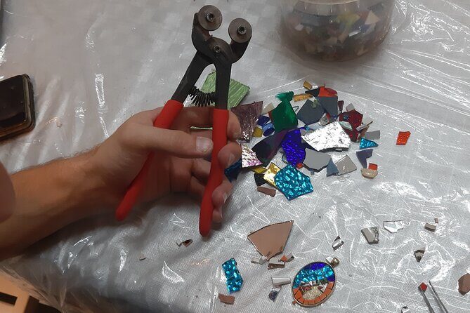 Guided Tiffany Jewellery Workshop in Barcelona 2 Hours - A 2-hour Trencadís jewelry workshop in Ciutat Vella
