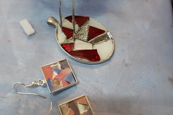 Guided Tiffany Jewellery Workshop in Barcelona 2 Hours - Why Mosaiccos feels personal: small-group guidance that actually helps