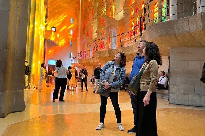 Guided Walking Tour in Park Güell and Sagrada Familia - Park Güell with fast-track entry and a focused Monumental Area route