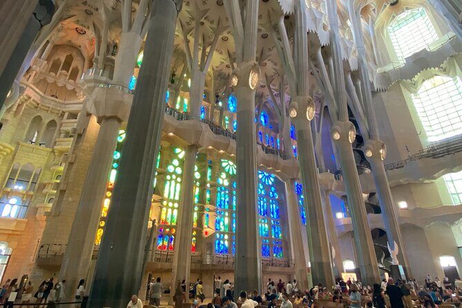 Guided Walking Tour in Park Güell and Sagrada Familia - The pacing and group size: why max 30 is better than it sounds