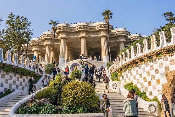 Guided Walking Tour in Park Güell and Sagrada Familia - Where the tour breaks for lunch (and why that pause is smart)