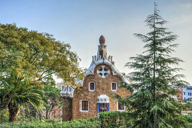 Guided Walking Tour in Park Güell Barcelona - Park Güell is all about perspective, not just architecture