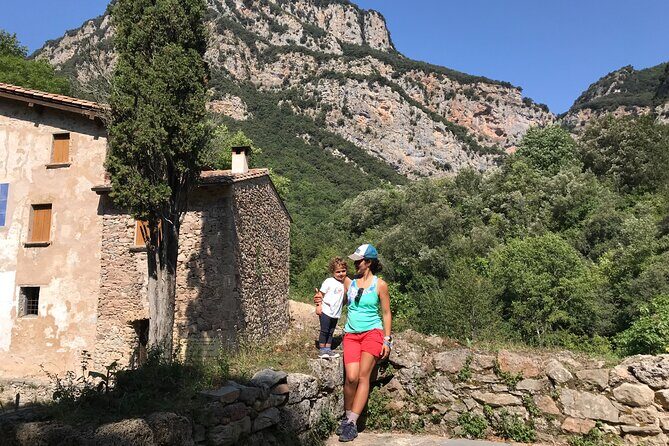 Hike to Secret Waterfalls of the Pyrenees Mountains, From Barcelona & Girona - Season reality check: summer heat vs winter dry cold
