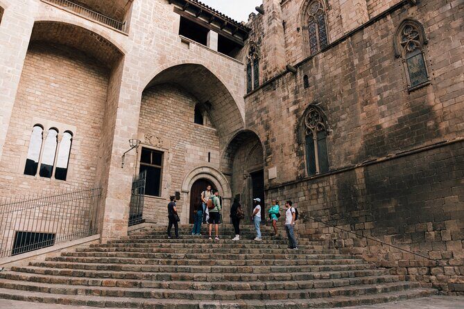 HistARy: Guided tour of the Gothic Quarter with Augmented Reality - Why the Guide’s Humor and AR Tech Make It Stick