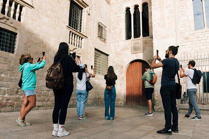 HistARy: Guided tour of the Gothic Quarter with Augmented Reality - Who Should Book This Gothic Quarter HistARy Tour