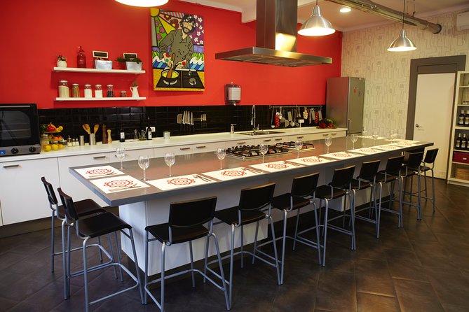 Interactive Paella & Market: Bottomless Wine & Rambla Views - Chefs and small-group vibe: what to expect from your guide