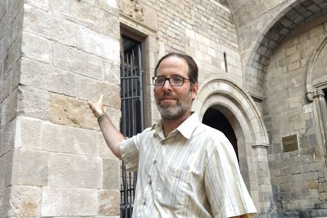 Jewish tour by Jewish Guide in Barcelona - Placa del Rei: where the Nachmanides disputation happened