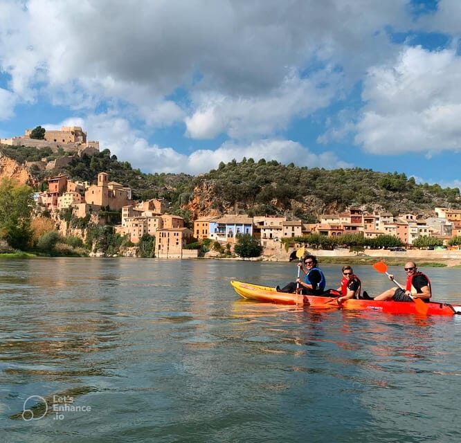 Kayak tour and Wine tasting at the Ebro river - The kayak route: slow paddling through islands, bridges, and river forest